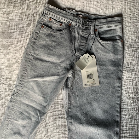 BRAND NEW LEVIS WEDGIE STRAIGHT - Picture 1 of 2